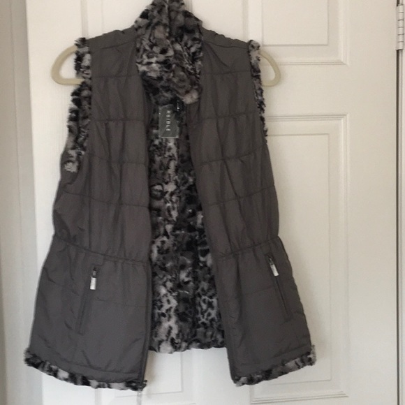 Dennis Basso faux fur vest - Picture 5 of 5